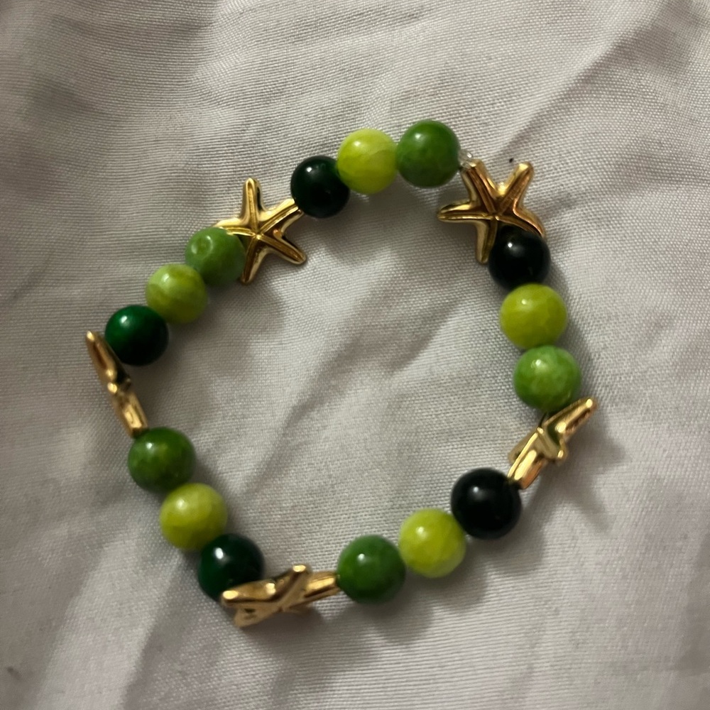 Ombré green seashell bracelet